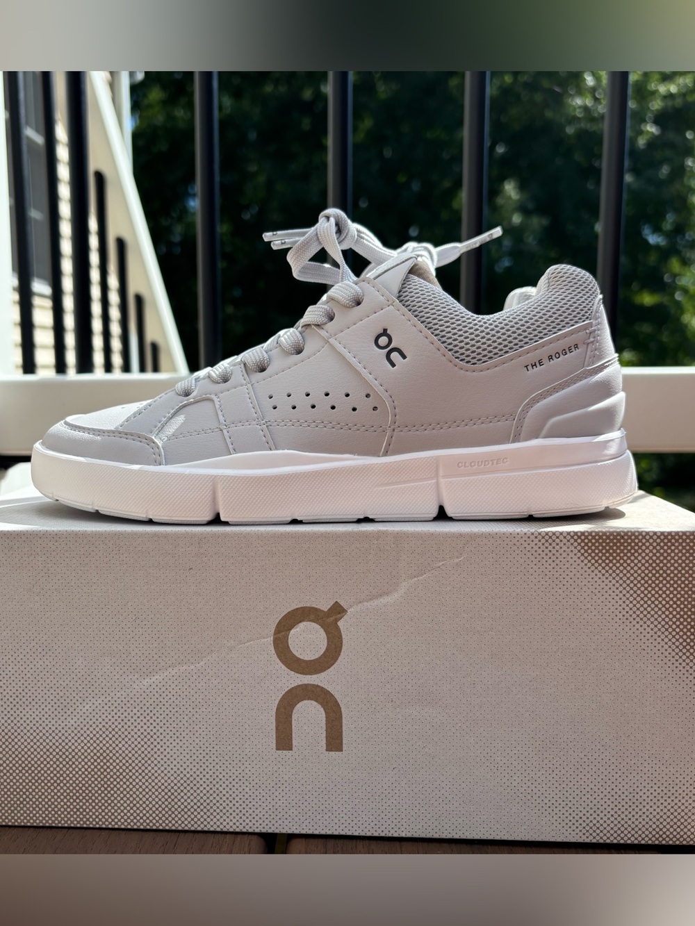 On Running The Roger clubhouse. Gray/white Athletic Sneakers. New. Women’s 5.5